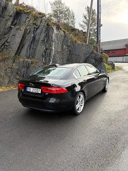 Jaguar Xe 2017 photo 4