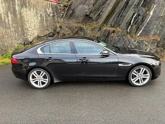 Jaguar Xe 2017 photo 3