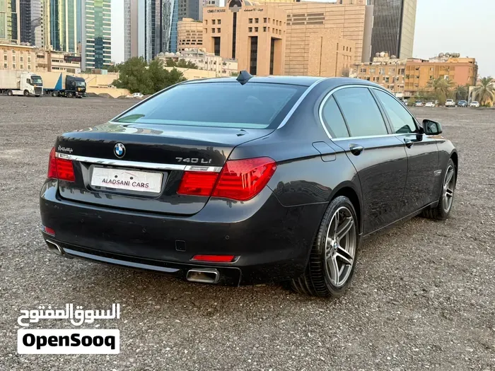 BMW 7 Series 2012 photo 2