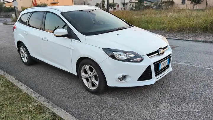 Ford Focus 2012 photo 2