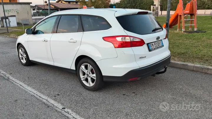 Ford Focus 2012 photo 3