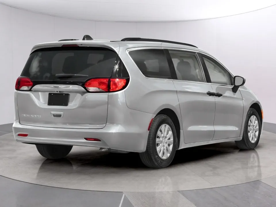 Chrysler Grand Caravan 2024 photo 2