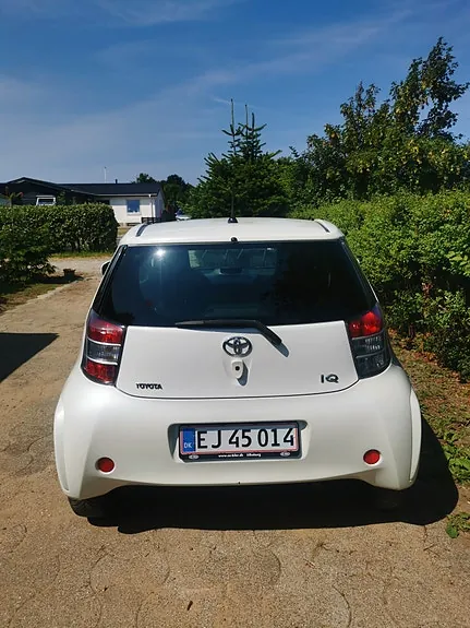 Toyota Iq 2011 photo 2