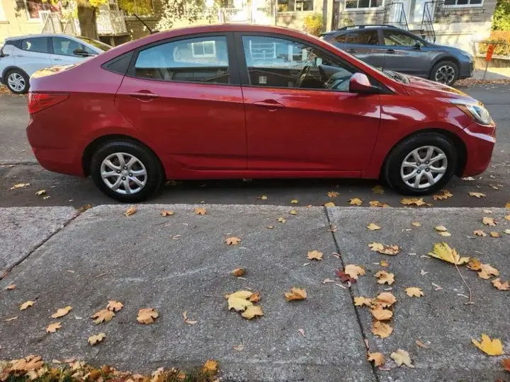 Hyundai Accent 2012 photo 5