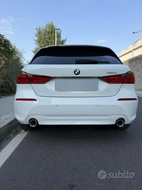 BMW 118D 2023 photo 3