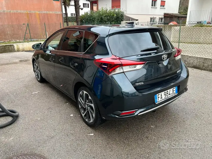 Toyota Auris 2015 photo 3