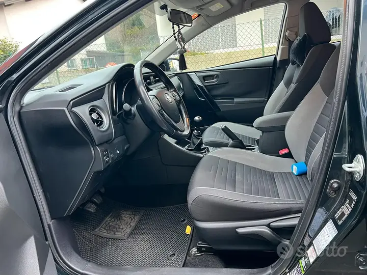 Toyota Auris 2015 photo 5