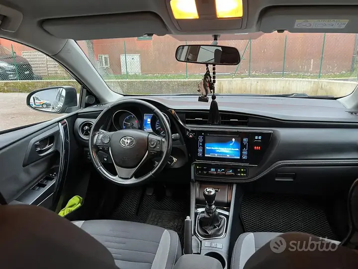 Toyota Auris 2015 photo 4