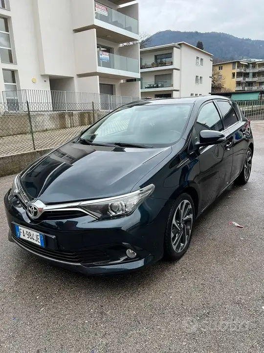 Toyota Auris 2015 photo 2
