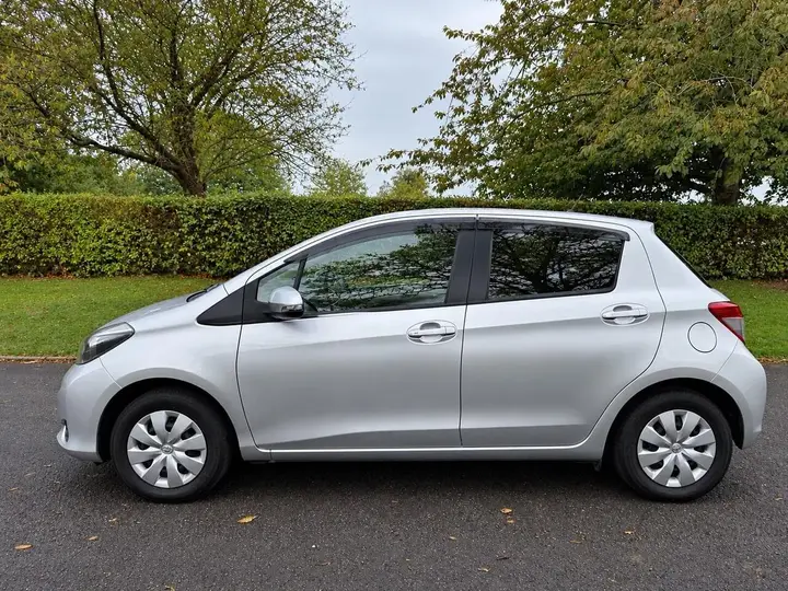 Toyota Yaris 2013 photo 4