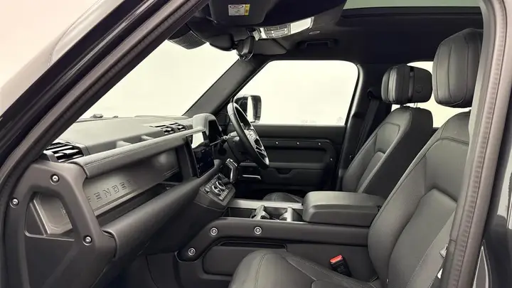 Land Rover Defender 110 2025 photo 3