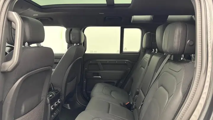 Land Rover Defender 110 2025 photo 4
