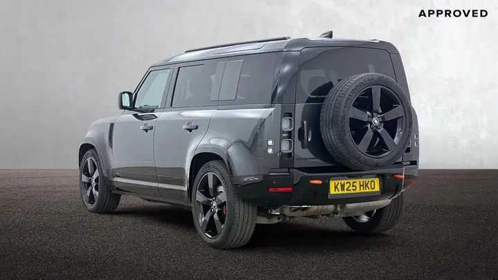 Land Rover Defender 110 2025 photo 2