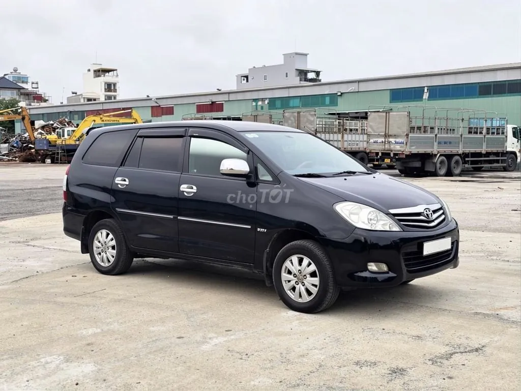 Toyota Innova 2011 photo 2