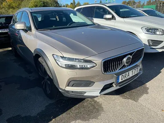Volvo V90 Cross Country 2023 photo 2