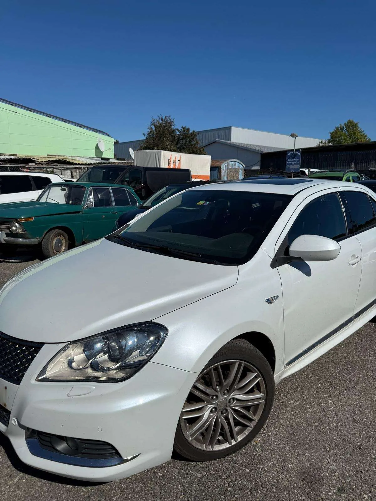 Suzuki Kizashi 2011 photo 5