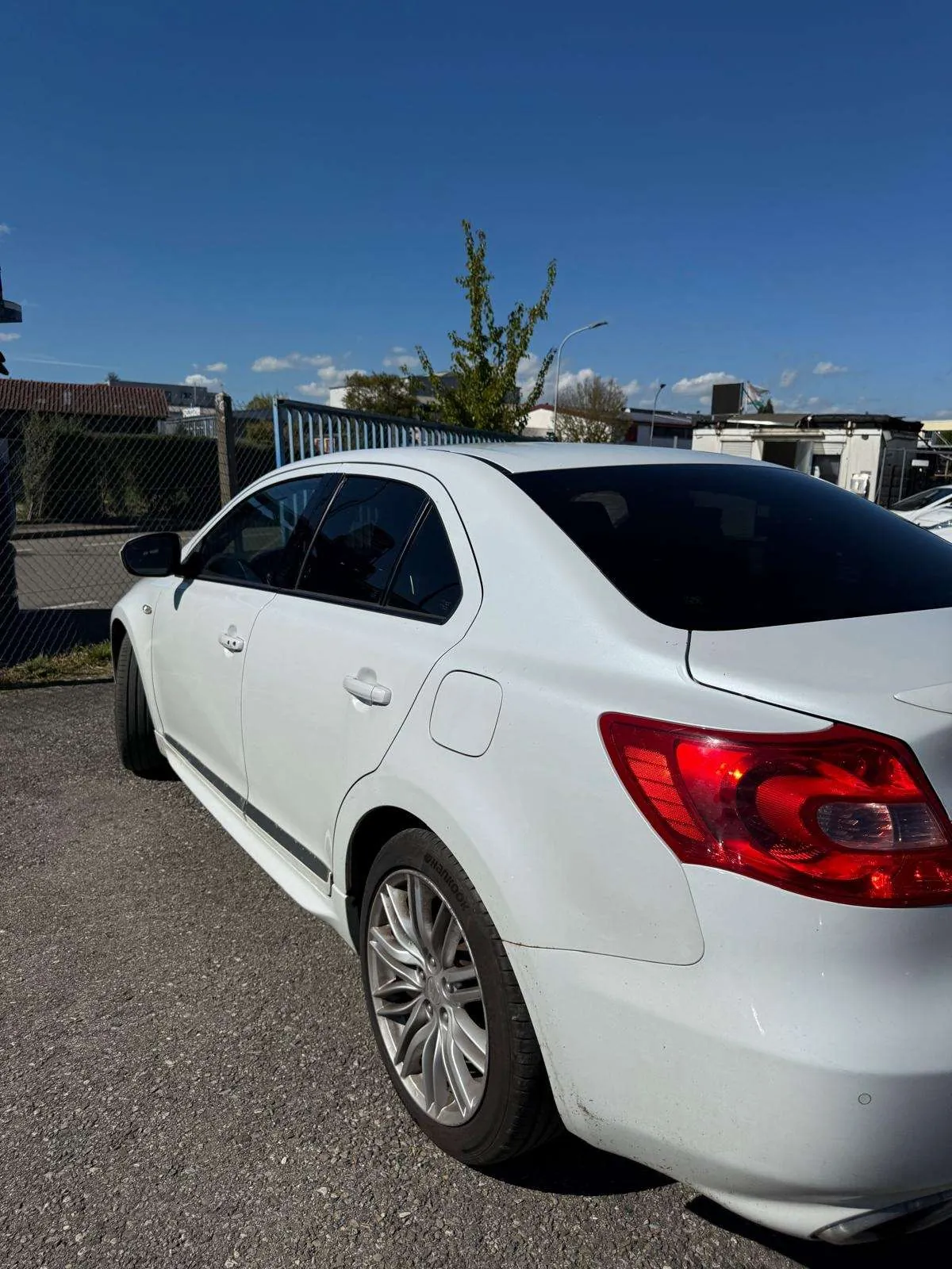 Suzuki Kizashi 2011 photo 4