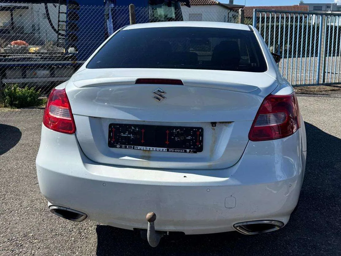 Suzuki Kizashi 2011 photo 3