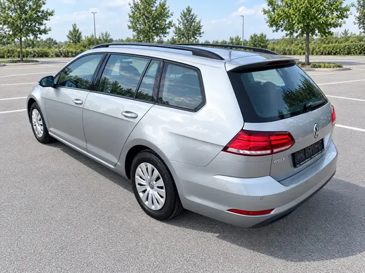 Volkswagen Golf Variant 2018 photo 2