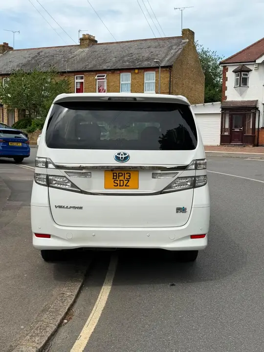 Toyota Alphard 2013 photo 4