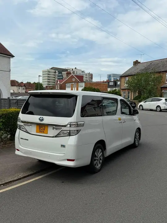 Toyota Alphard 2013 photo 3