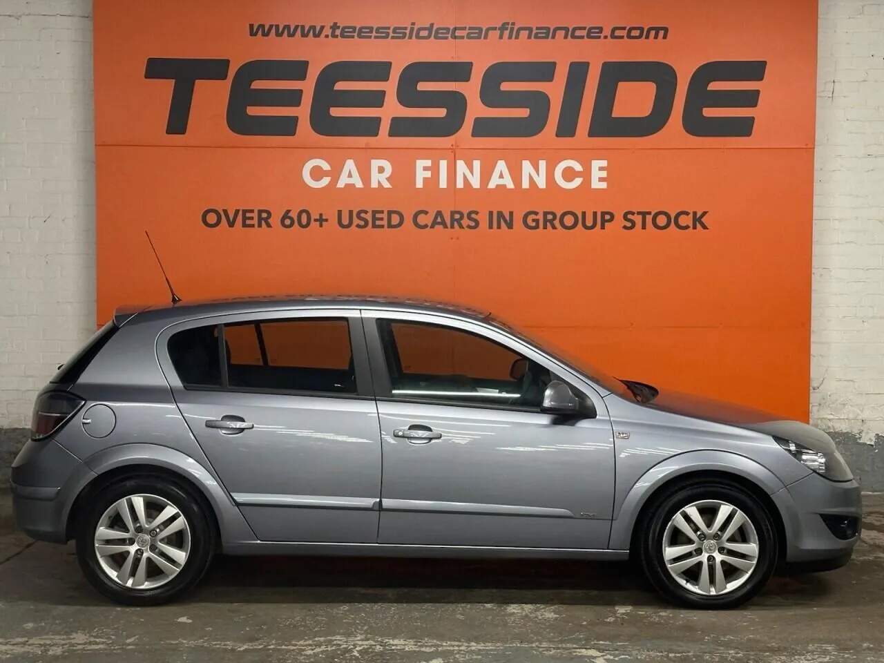 Vauxhall Astra 2010 photo 2