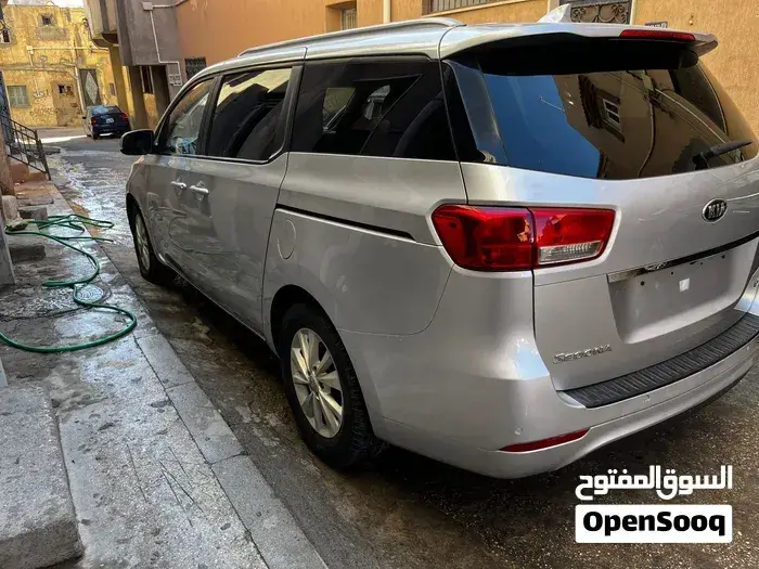 Kia Sedona 2017 photo 2