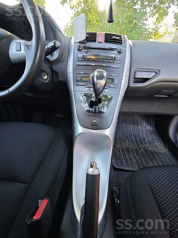 Toyota Auris 2012 photo 5