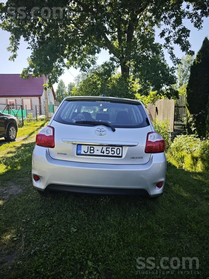 Toyota Auris 2012 photo 2