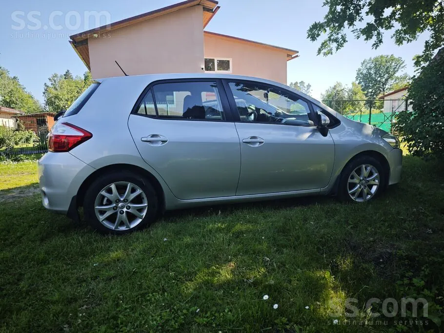 Toyota Auris 2012 photo 3