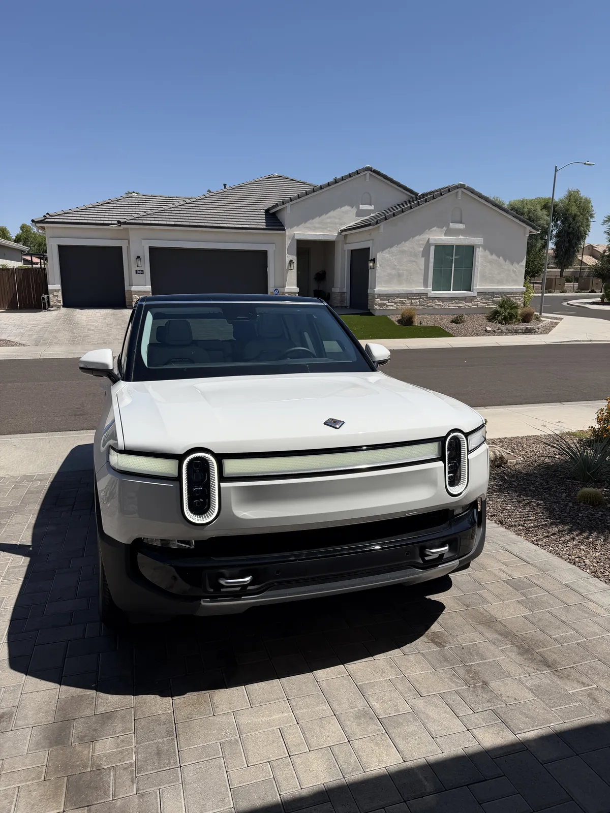 Rivian R1S