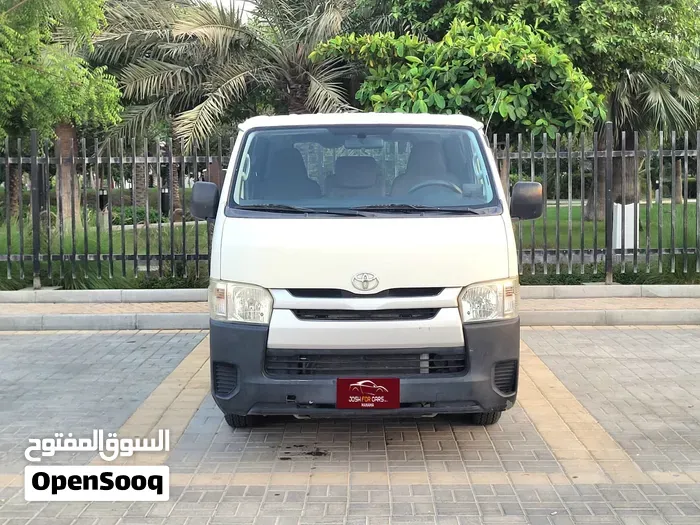 Toyota Hiace 2016 photo 2