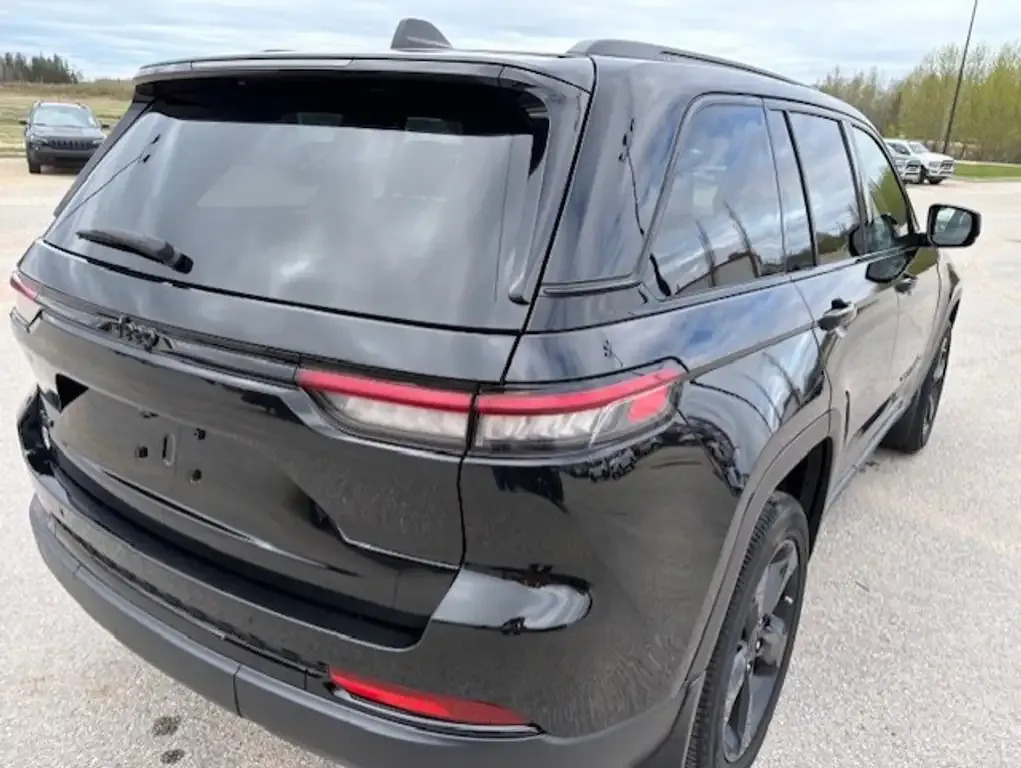Jeep Grand Cherokee 2023 photo 2