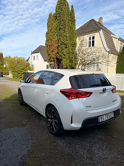Toyota Auris 2013 photo 2