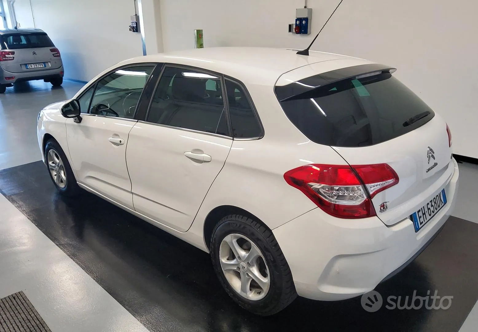 Citroen C4 2011 photo 2