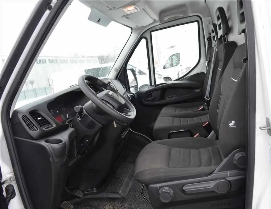 Iveco Daily 2023 photo 3