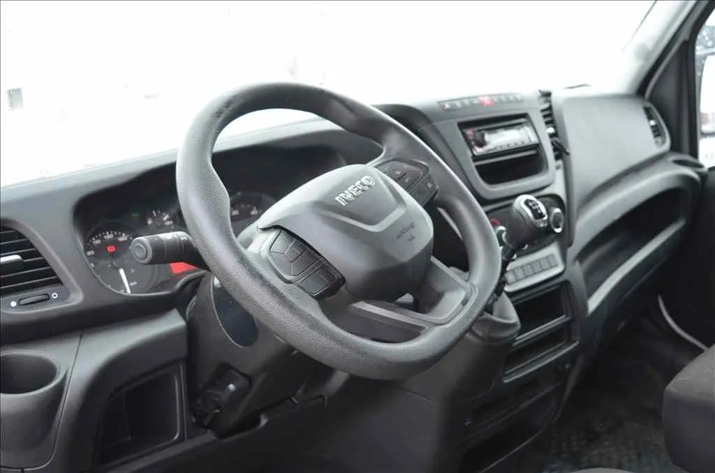 Iveco Daily 2023 photo 5