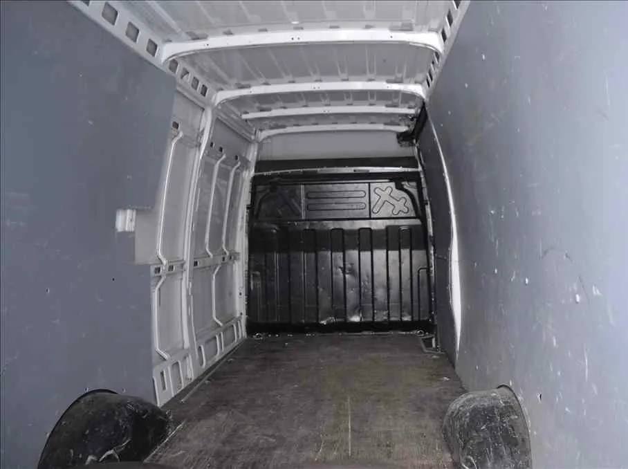 Iveco Daily 2023 photo 2