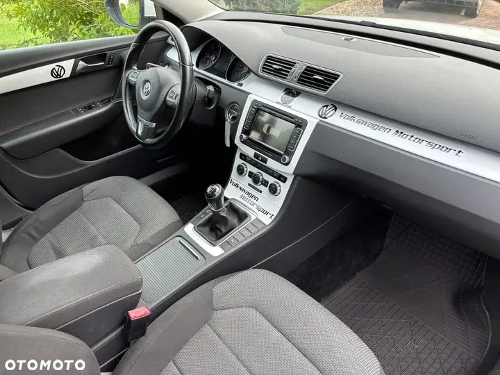 Volkswagen Passat Variant 2012 photo 2