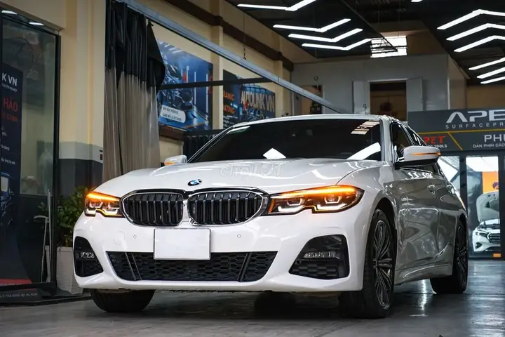 BMW 3 Series 2022 photo 2