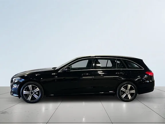 Mercedes-Benz C300 2023 photo 3