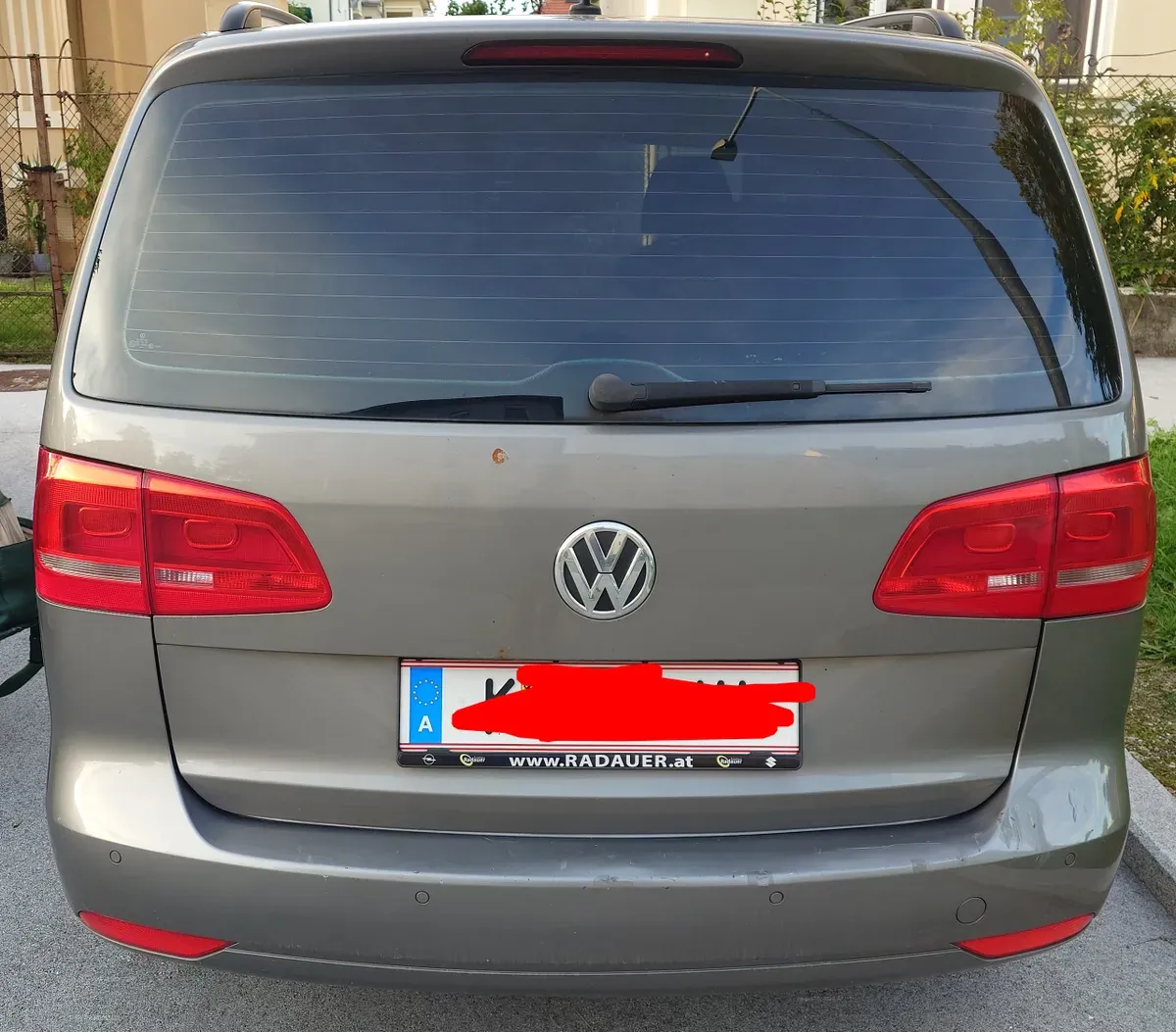 Volkswagen Touran 2011 photo 3