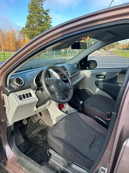 Suzuki Alto 2011 photo 2
