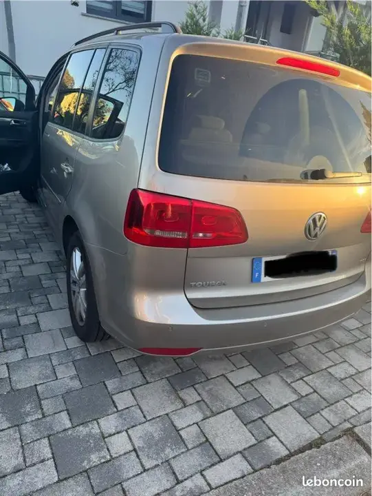 Volkswagen Touran 2015 photo 2