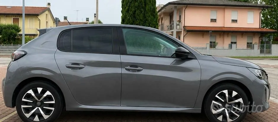 Peugeot 208 2024 photo 3