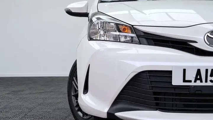 Toyota Yaris 2015 photo 3
