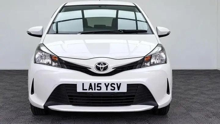 Toyota Yaris 2015 photo 4