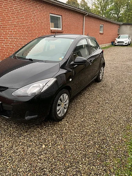 Mazda 2 2008 photo 2