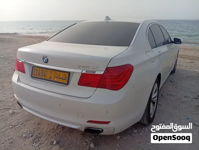 BMW 7 Series 2012 photo 2
