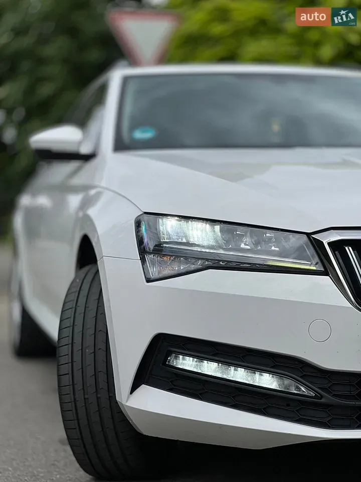 Skoda Superb 2019 photo 3